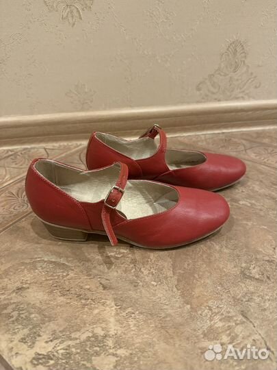 Туфли для хореографии и народных танцев красные