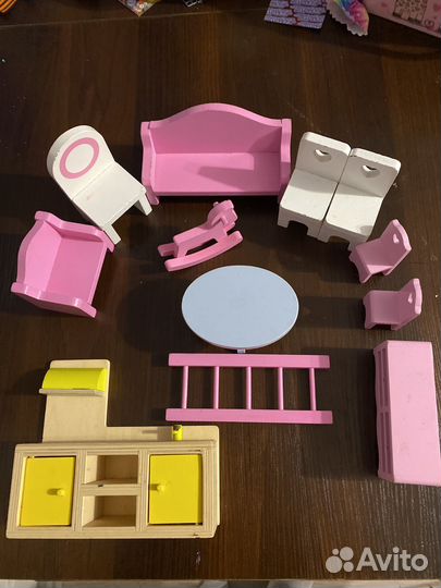 Деревянная мебель для кукол