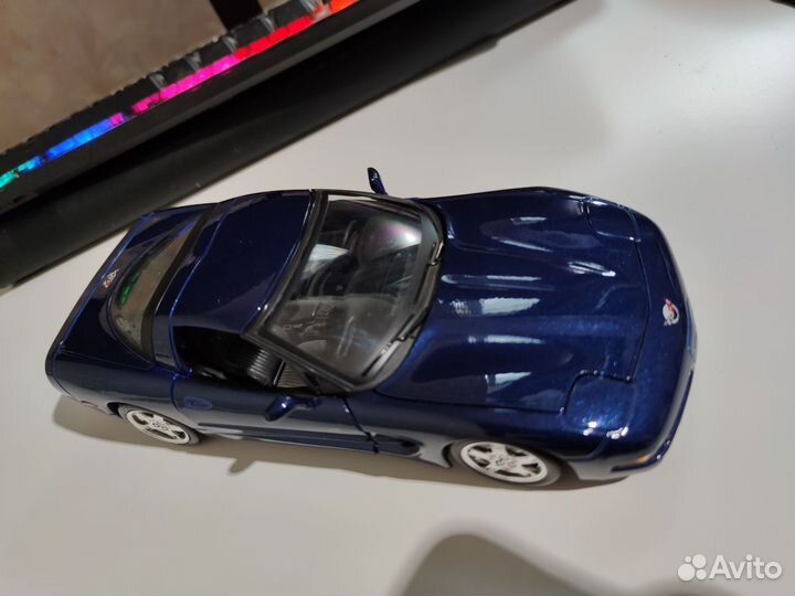 Масштабная модель 1/18 Chevrolet Corvette Bburago