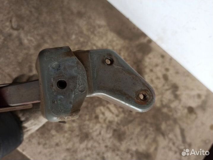 Петля крышки багажника задняя правая Subaru Legacy