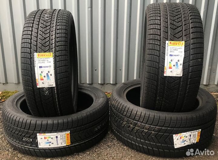 Pirelli Scorpion Winter 325/40 R22 и 285/45 R22