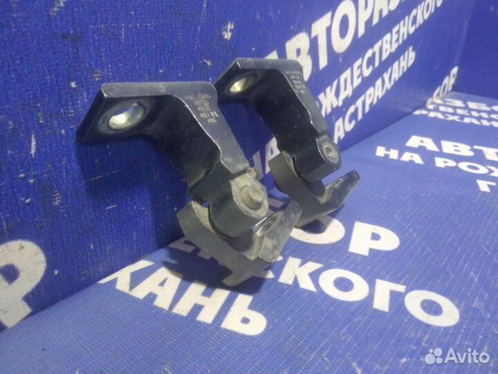 Петля двери Volkswagen Jetta 6 седан CAX 2012