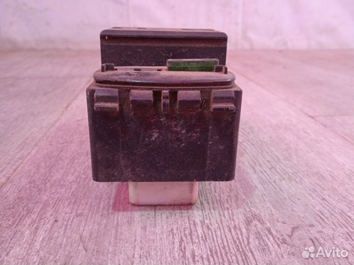 Блок управления вентилятором Volkswagen Passat B4