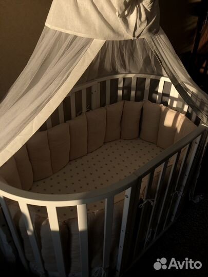 Кроватка детская с маятником