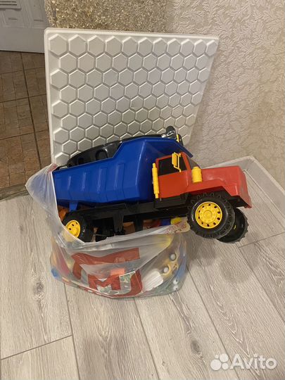 Игрушка пакетом