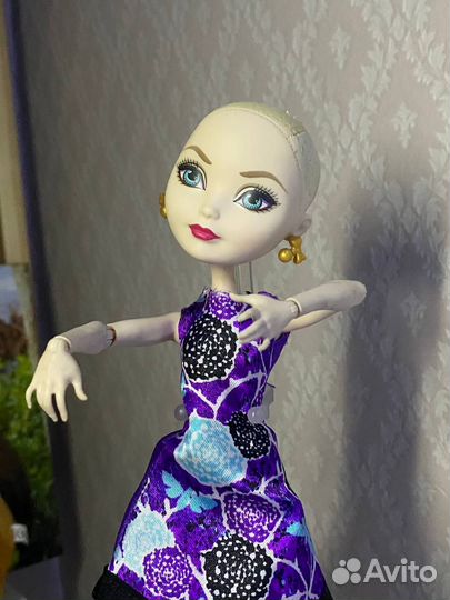 Кукла Ever After High Эппл Уайт