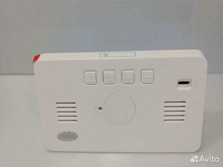 Часы будильник электронные с температурой новые