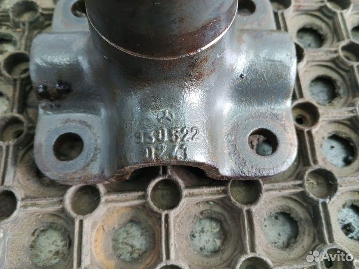 Кронштейн заднего крыла