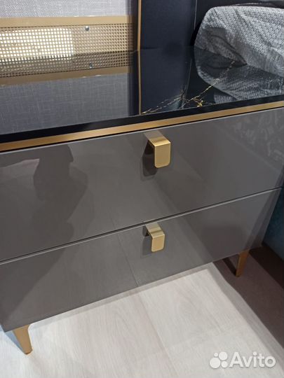 Тумба прикроватная