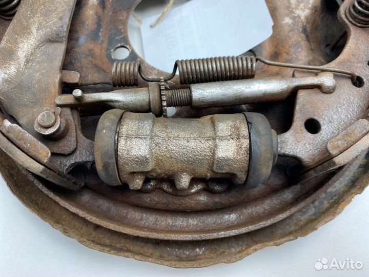 Тормозной механизм задний левый Toyota Estima