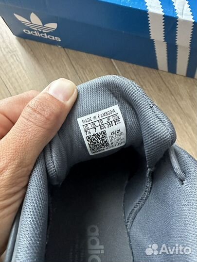 Кроссовки adidas ozelia