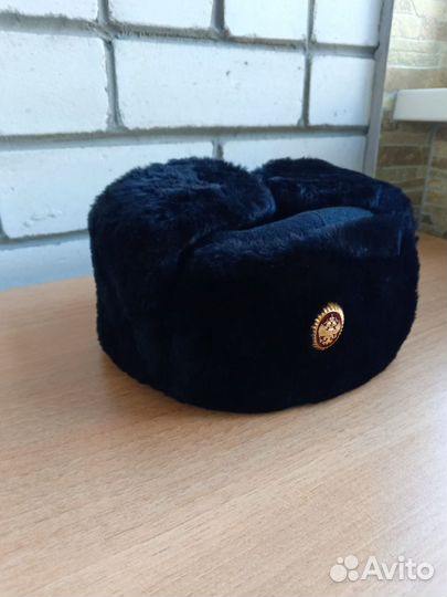 Шапка ушанка зимняя с кокардой меховая