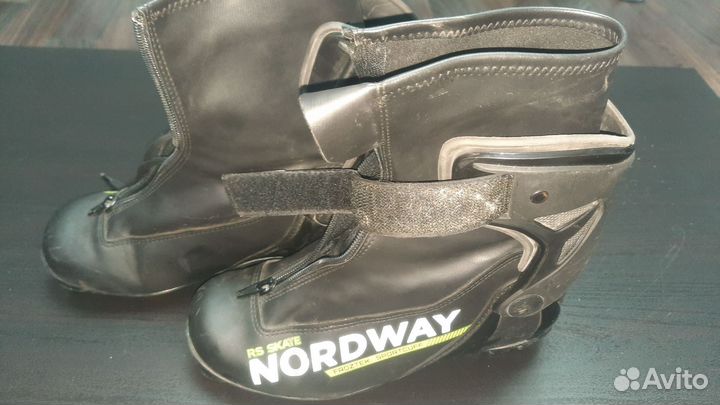 Лыжные ботинки