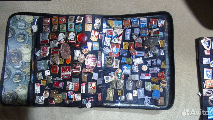 Альбом со значками СССР