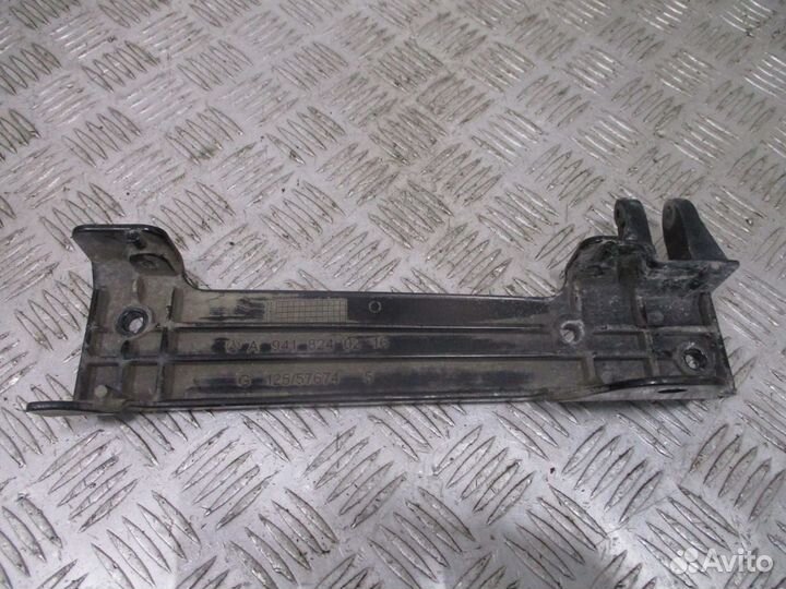 Кронштейн ручки капота левый Mercedes-Benz A941824