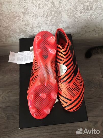 Футбольные бутсы adidas