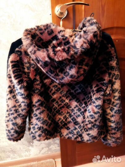 Шуба из искусственного меха короткая с капюшоном