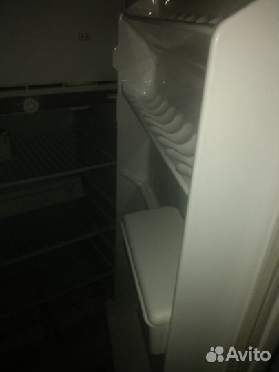 Холодильник Бирюса 140 см. чистый. современный