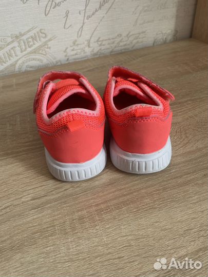 Кроссовки 26