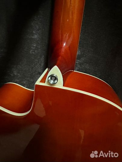 Акустическая гитара