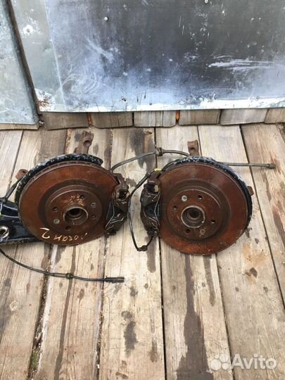 Поворотный кулак правый Renault Logan 2