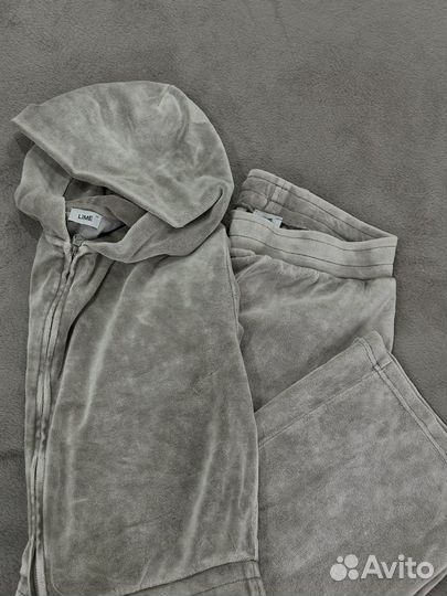 Бархатный костюм lime