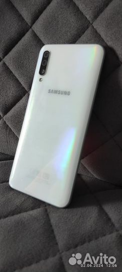 Samsung Galaxy A50, 4/64 ГБ