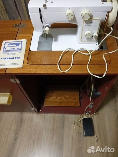 Швейная машинка чайка 142м