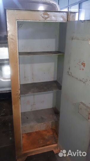 Сейф металлический