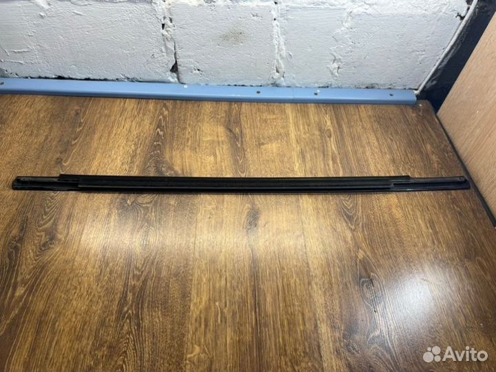 Молдинг стекла задний правый Mitsubishi Outlander