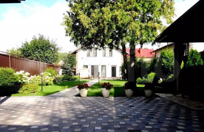 Коттедж 183 м² на участке 6,5 сот.