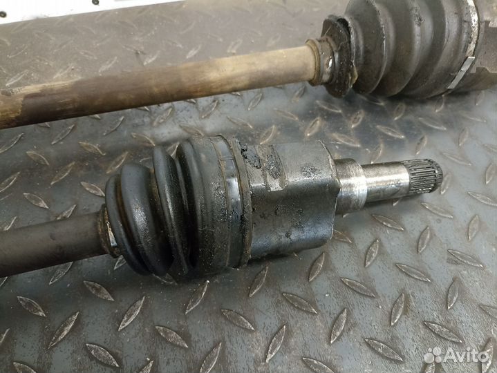 Полуось передняя для Chrysler PT Cruiser