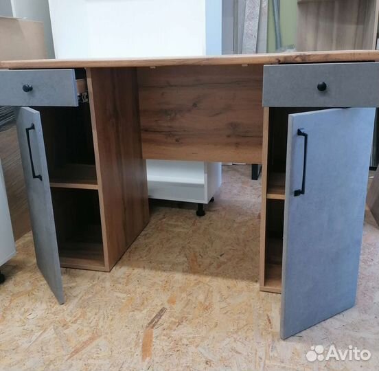 Письменный стол