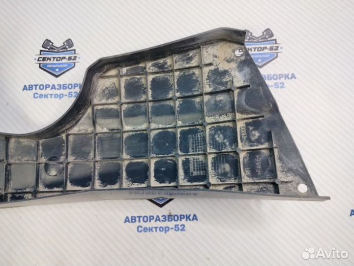 Пыльник бампера задний правый Nissan Qashqai J10