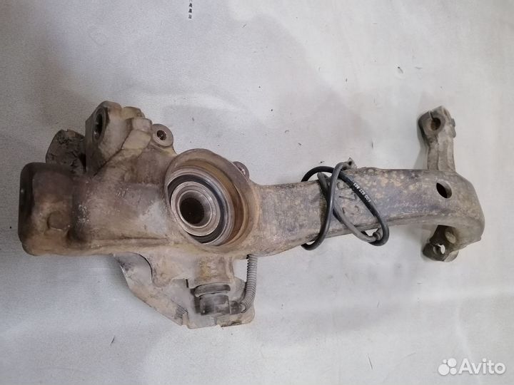 Kулак поворотн.перед.лев.Volkswagen Passat B5 1999