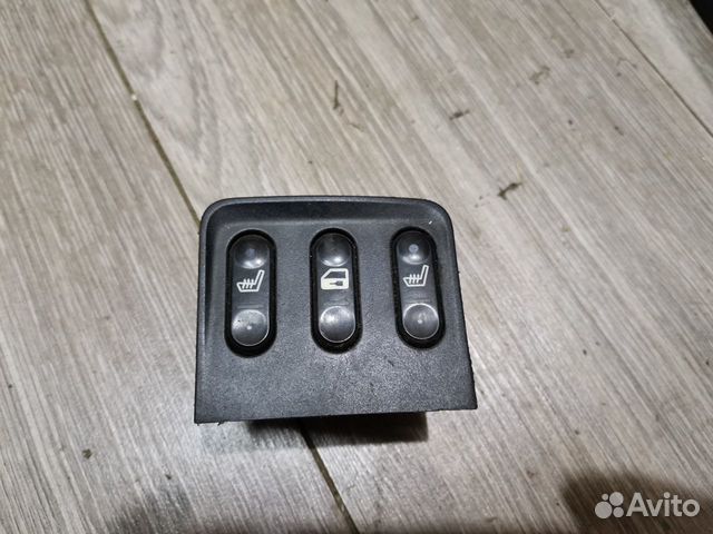 Кнопка обогрева сидений на Nissan Primera P12