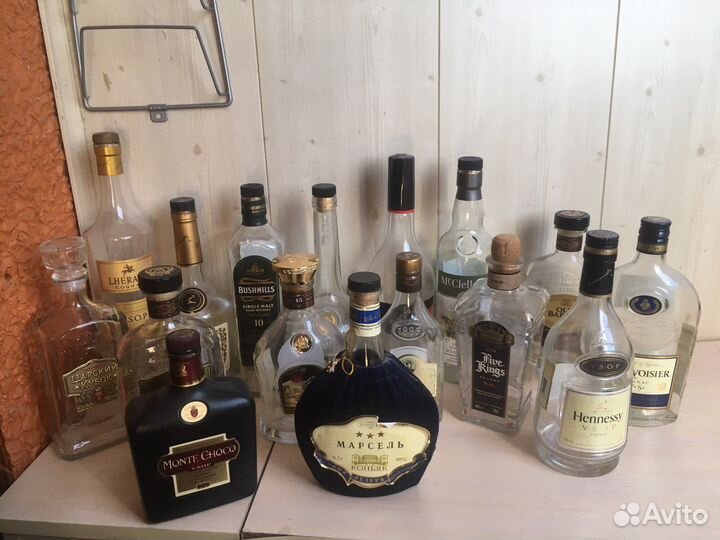 Бутылки пустые из под алкоголя