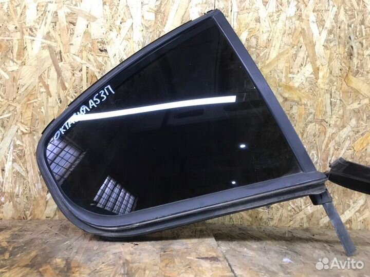 Форточка двери задняя правая Skoda Octavia A5