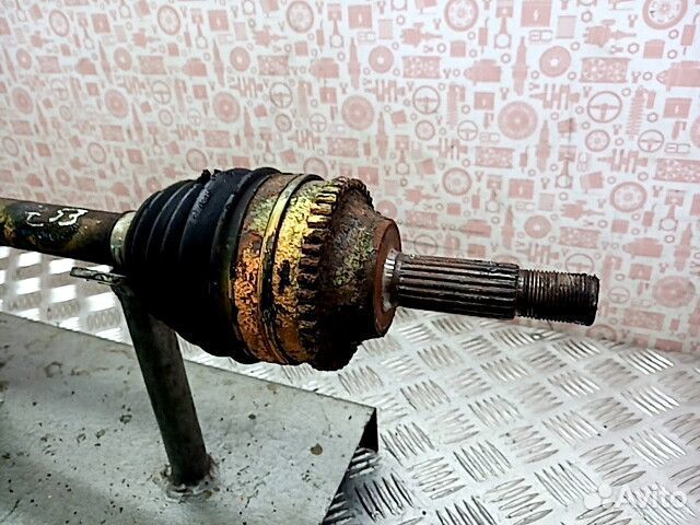 Полуось передняя левая (приводной вал, шрус)