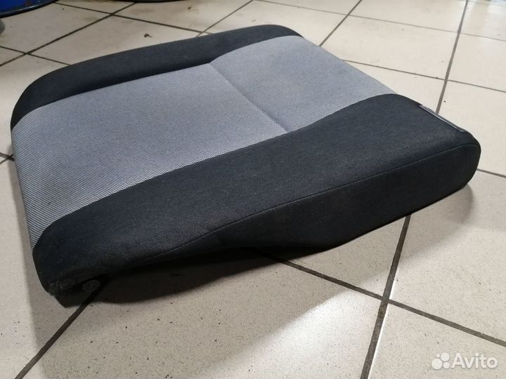 Спинка заднего сиденья левая Фабия 2 рестайлинг