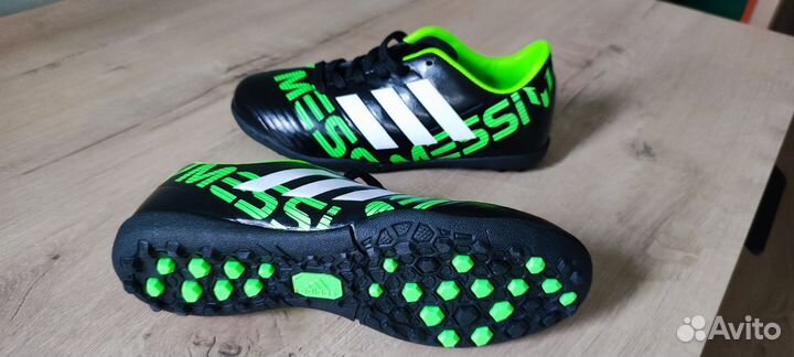 Футбольные бутсы