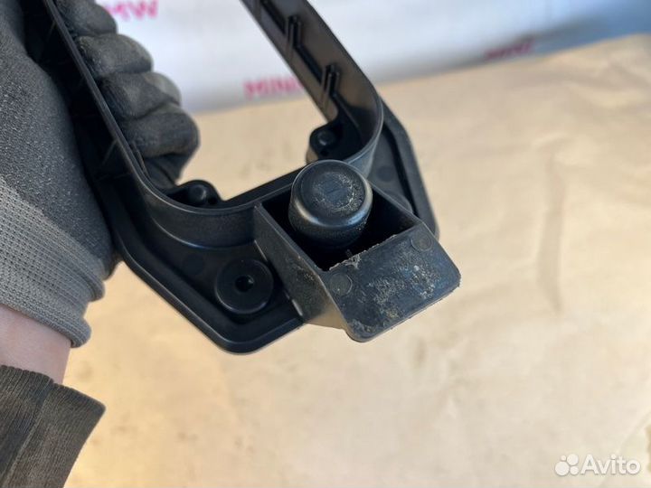 Кронштейн Volkswagen Sharan 7N CAV 2011