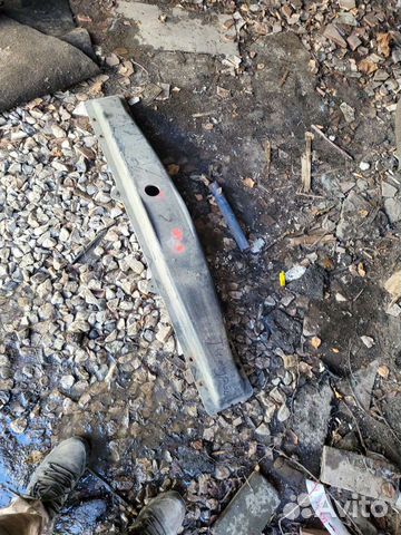 Задний усилитель бампера на хундай тибурон 1999г