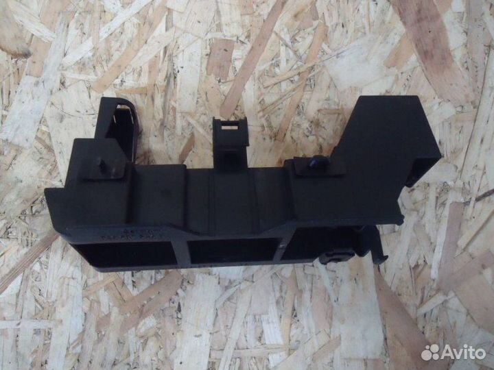 Кронштейн Volkswagen Passat B6 BZB