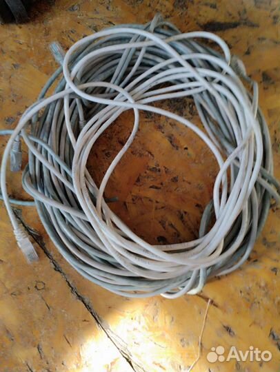 Провода для интернета или ещё чего
