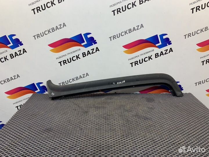 Накладка лобового стекла левая