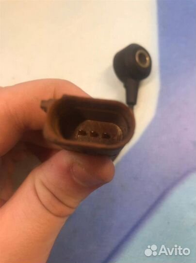 Датчик детонации 06F905377