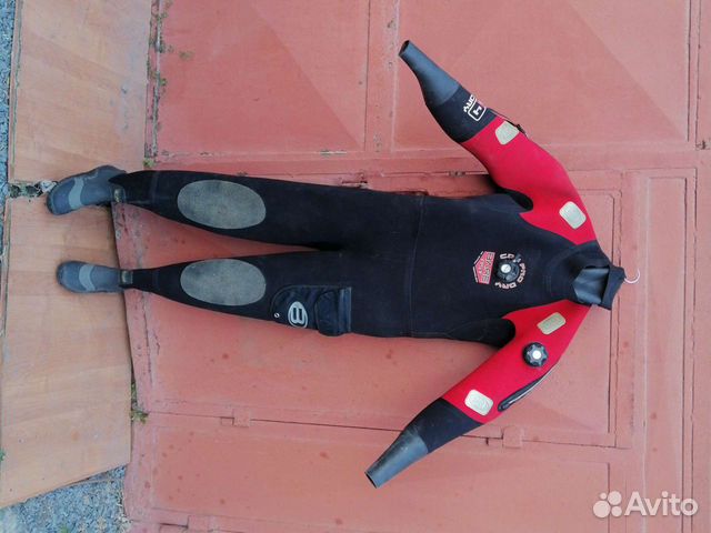 Сухой гидрокостюм для дайвинга