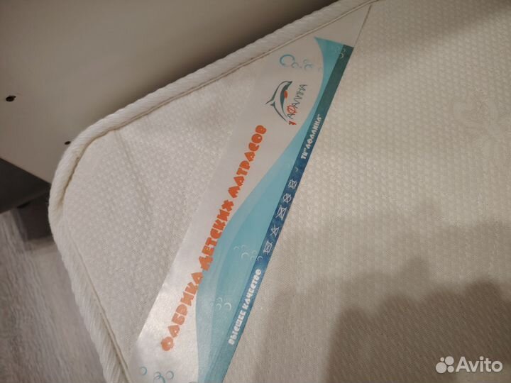 Детская кроватка с матрасом