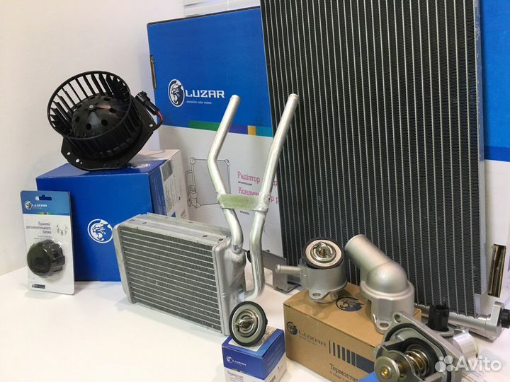 Вентилятор охлаждения Renault Fluence (10) /Megane III (08) (с кожухом и резист.)